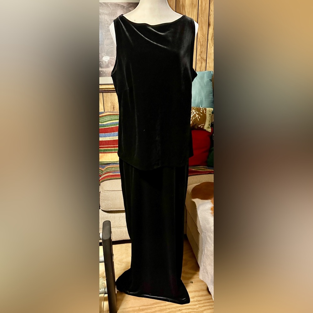 2PC VELVET MAXI DRESS: JMcClintock Black Sleeveless Top & R&K Maxi Skirt, 1X